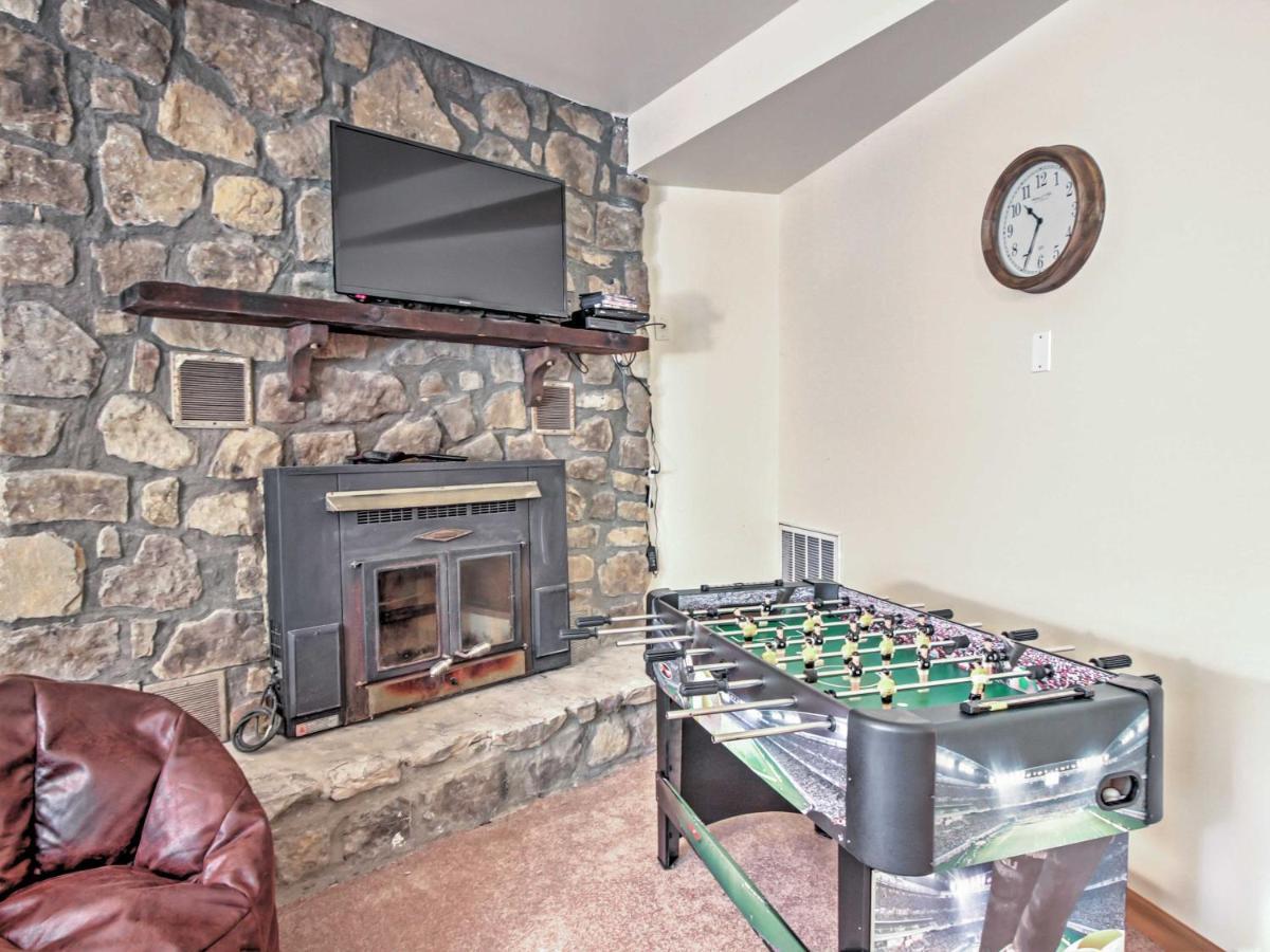Unique Gatlinburg Cabin Decks, Hot Tub, Fire Pit Extérieur photo