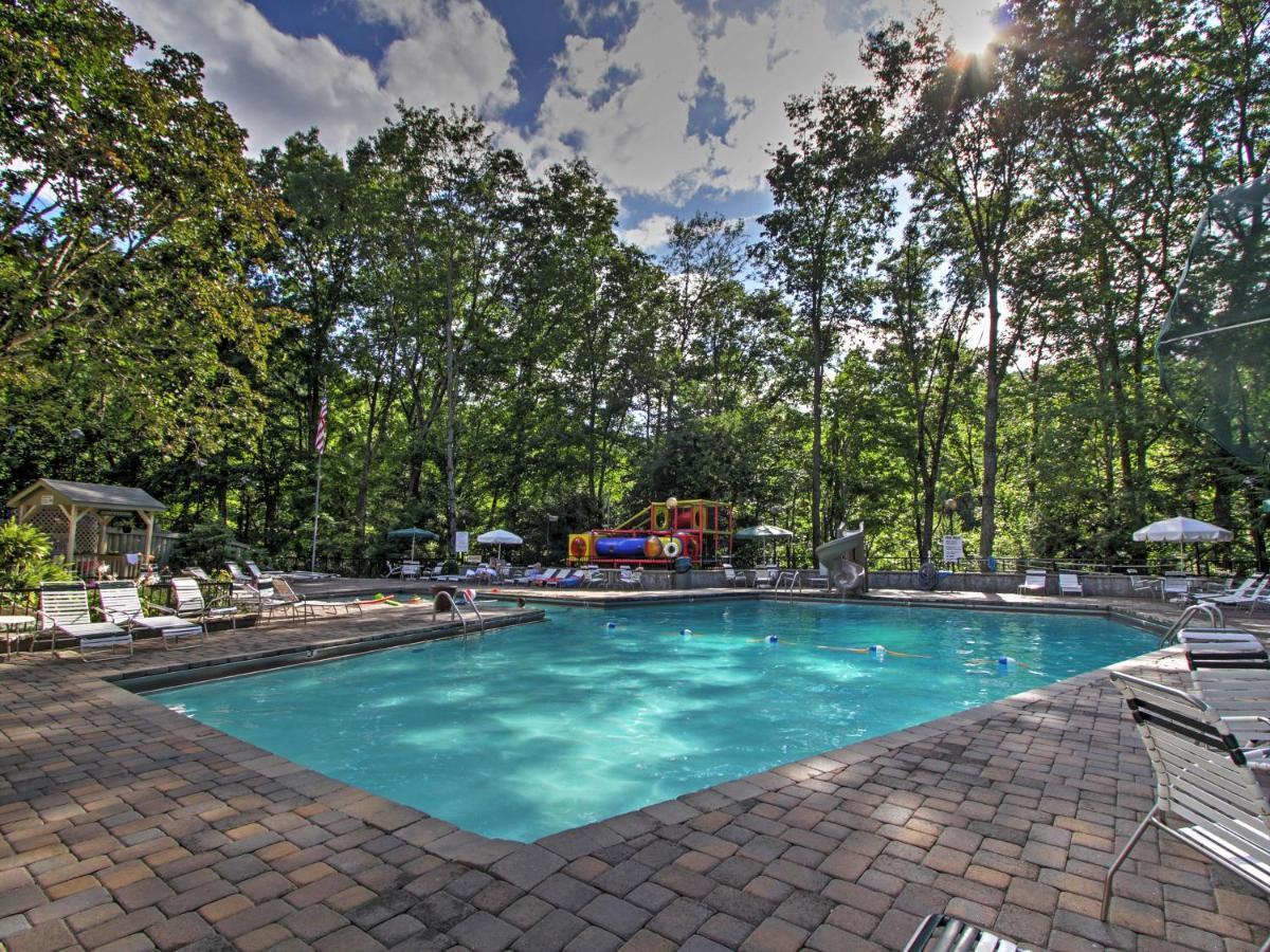 Unique Gatlinburg Cabin Decks, Hot Tub, Fire Pit Extérieur photo
